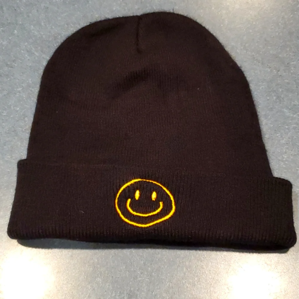 Beanie, OS ๐ค ๐ Smiley face design - Picture 1 of 5